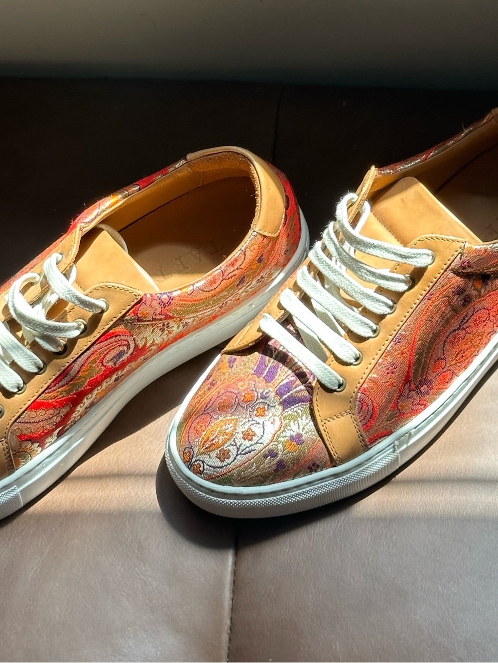 Taft Men's Paisley Sneakers in Red, Purple, Tan and White Rare - Picture 4 of 4